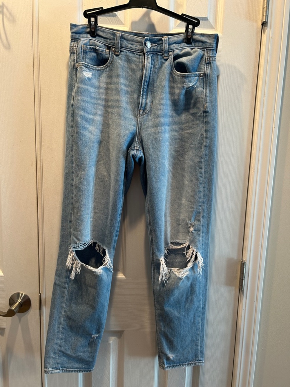 AE Light Wash Distressed Mom Jean